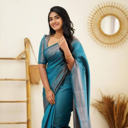 Lightweight Maheshwari Silk Saree – Traditional Weave